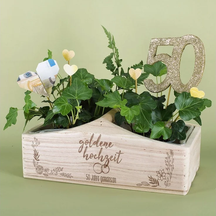 Herz & Heim Geschenkbox Pflanzkorb aus Holz mit Motiv zum Hochzeitsjubiläum, mit Holzgriff – Bild 3