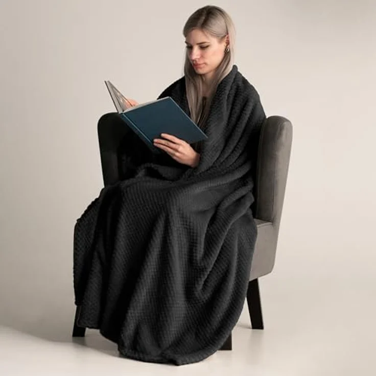 DecoKing Kuscheldecke 170x210 cm schwarz Decke Microfaser Wohndecke Tagesdecke Fleece weich sanft kuschelig skandinavischer Stil Henry – Bild 5