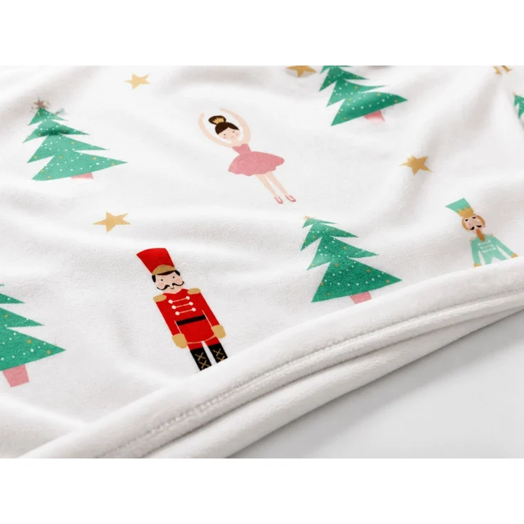 Flanell-Kuscheldecke mit Weihnachtsbaum-, Soldaten- und Schneeflockenmotiv Mehrfarbig, 200x200 cm – Bild 3