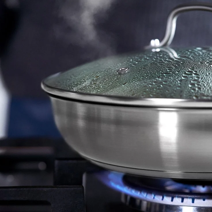 Springlane Bratpfanne aus Edelstahl - 24 cm mit Glasdeckel - Silber, Edelstahl, Edelstahl mit Aluminiumkern, Glasdeckel mit Dampfloch, bis 250 °C – Bild 2