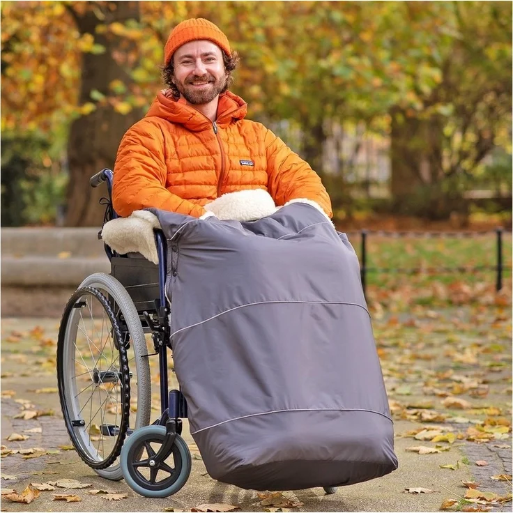 novely® Fußsack novely® KARLO PRO Fußsack Rollstuhl Filzfrei Thermofußsack Lammwolle/P, Wetterfest, Thermo-warm und Ultraweich – Bild 1