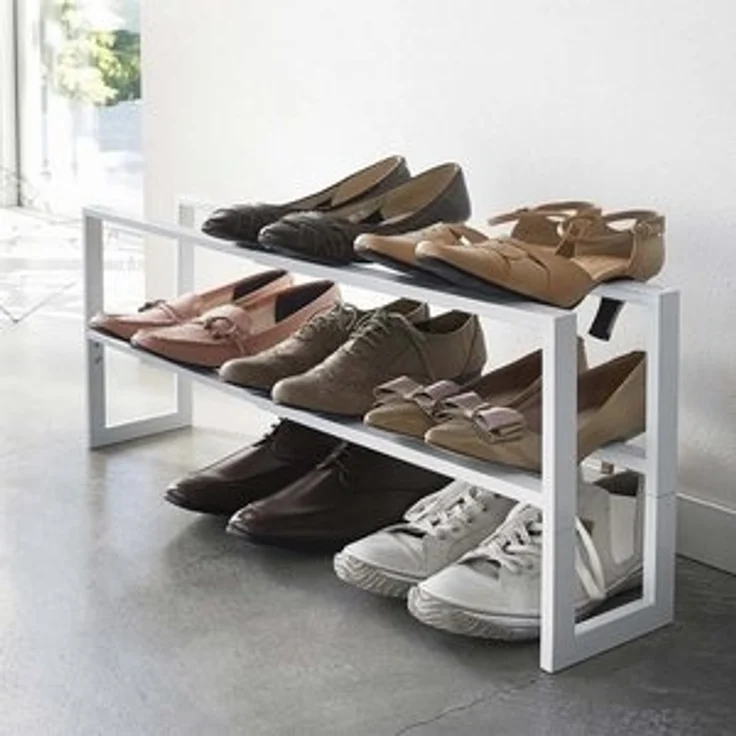 Yamazaki Schuhregal "Line" aus Metall, schmal, ausziehbar 38-70cm, Schuhständer, Schuhablage, mit 2 Ablagen, für 6-9 Paar, minimalistisch – Bild 6