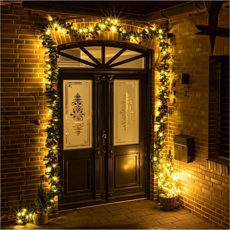 Spetebo LED-Girlande LED Weihnachts-Girlande + Christbaumkugeln - grün, 80-flammig, Künstliche Tannengirlande 5 m Länge