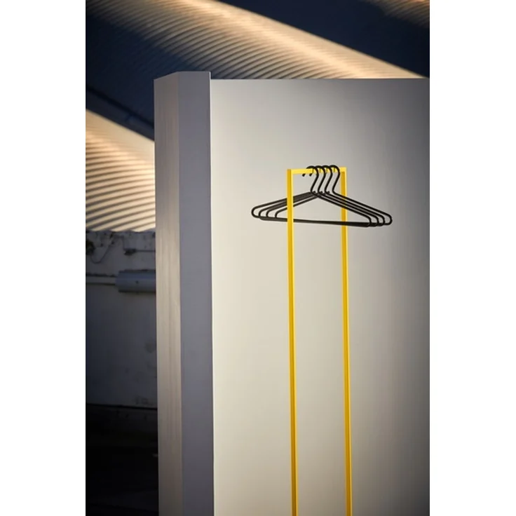 Kleiderbügel Henri 4er Set aus pulverbeschichtetem Metall, modern, Weiß, langlebig für Deine Garderobe – Bild 2
