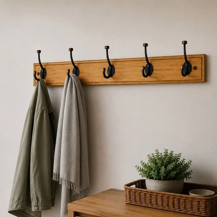 HOOZ Garderobenleiste Bambus – Wandgarderobe mit Metallhaken Natur, 5 Designhaken 85 cm (Einzelartikel, 1 Wandhakenleiste), FSC-zertifizierter Bambus, Garderobenleiste mit Metallhaken – Bild 1