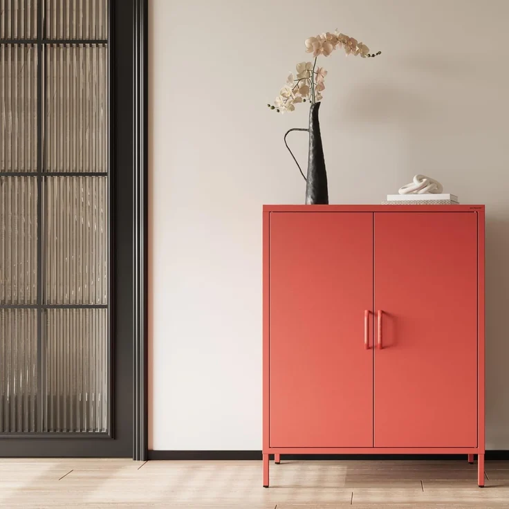 Jan Nowak Sideboard aus Metall, Kommode Glitzernd mit Doppeltür - VITO | Magnetverschluss, Verstellbare Einlegeböden | Highboard Wohnzimmer, Flur, Industriedesign | 80 x 101,5 x 40 cm | Rot – Bild 2