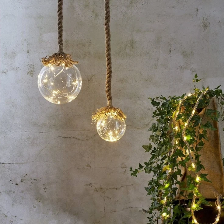 Glaskugel "Jutta", 15 LED-Lichter, 15 cm Ø, 200 cm – Bild 2