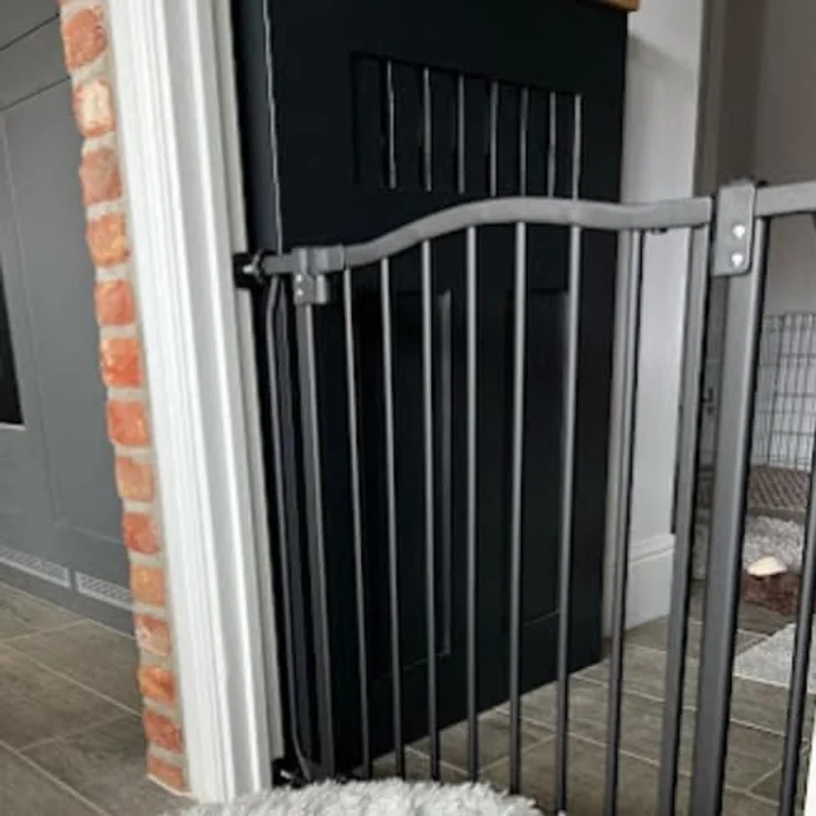 Safetots Treppenschutzgitter mit gebogenem oberen Teil, 71cm - 80cm, Mattschwarz, Treppenschutzgitter mit Druckbefestigung, Babygitter für Türen – Bild 8