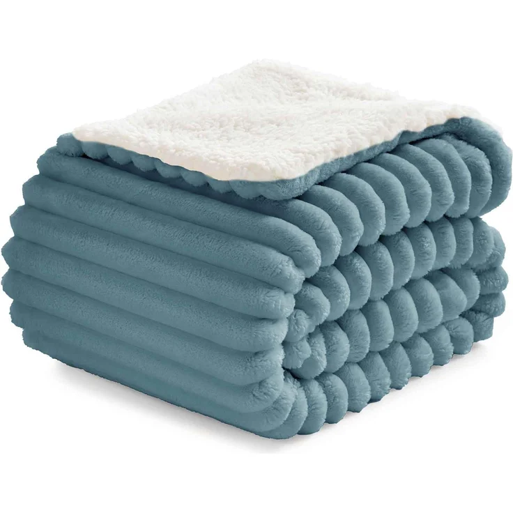 BEDELITE warme Decke Sherpa Kuscheldecke Flauschig Hellblau 150x200 | dicke Deko Fleecedecke, Cord Überwurf für Wohnzimmer und Schlafzimmer, weiche Wohndecke, Tagesdecke, das ideale Geschenk
