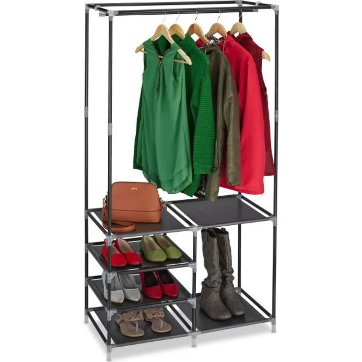 Offener Kleiderschrank mit Schuhablage