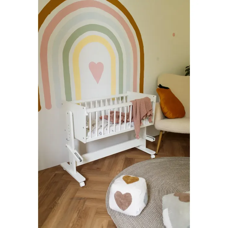 Sleepyshop24 Klups ZOYA 5in1 Beistellbett & Wiege | Babybett auf Rollen | Kiefernholz Weiß | Multifunktional: Beistellbett, Wiege, Kinderbett, Sofa, Spielzeugtruhe – Bild 4