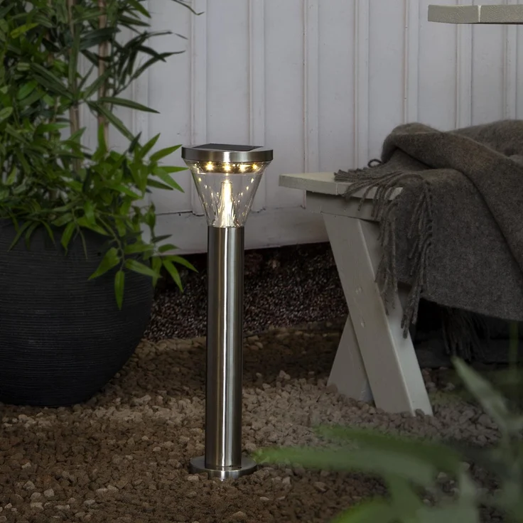 Solar Wegeleuchte ,Narona' aus Edelstahl, Leuchtpfosten mit Dämmerungssensor, warmweiß, H 50cm – Bild 4