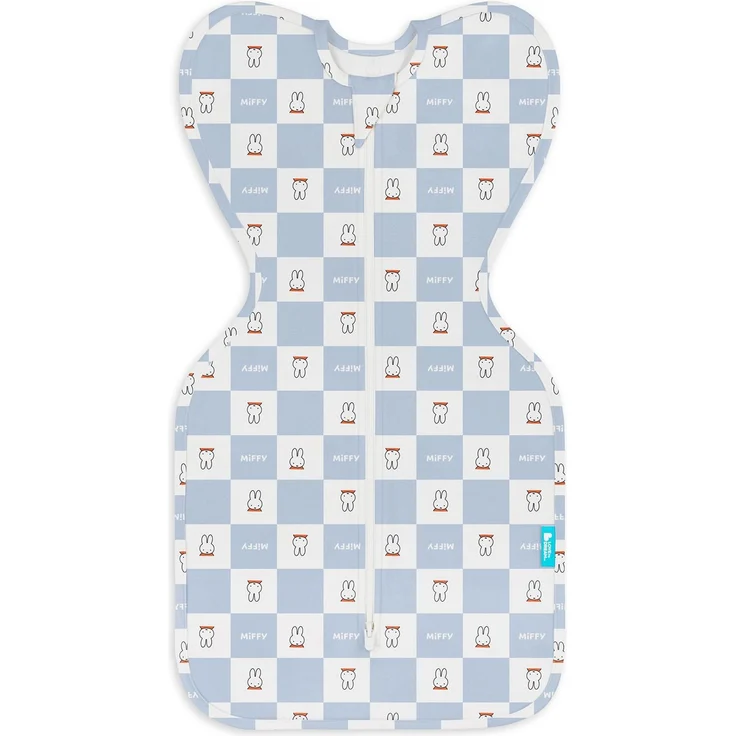 Love To Dream Swaddle Up Pucksack, 1.0 TOG Baumwolle, Blau Miffy Karomuster, Babyschlafsack für Neugeborene, Arms-Up Design für Selbstberuhigung 6–8.5 kg
