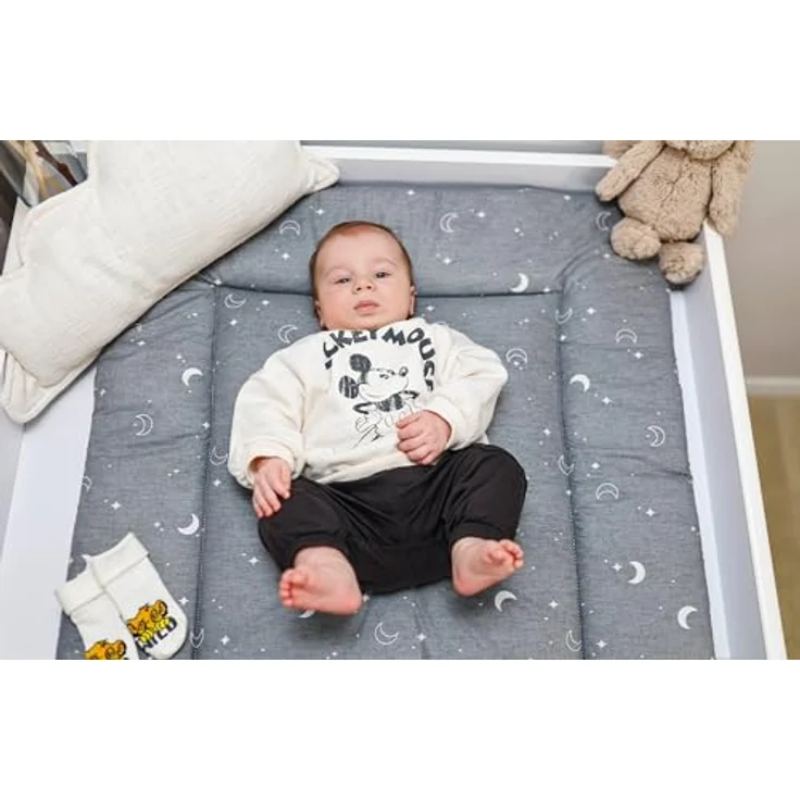 Wickelauflage Wickelunterlage aus Baumwolle 75x72 cm - Weich und waschbar Wickelunterlage für Babys Wickelmatte aus Stoff für Wickeltisch Wickelkommode oder Waschmaschine 75x72 Monde – Bild 7