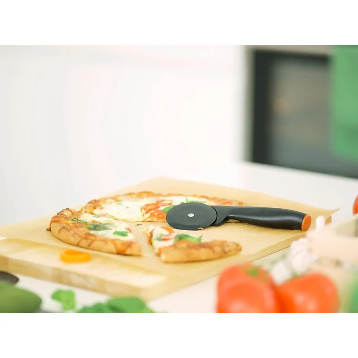 Fiskars Functional Form Pizzaschneider, Pizza Schneider, Pizzaroller, Pizzamesser, Kunststoff, 1019533 – Bild 6