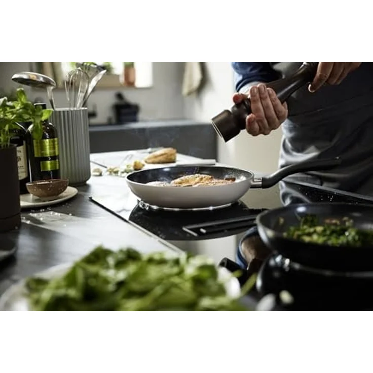 Fissler Bratpfanne Essential, Aluminium (1-tlg), Made in Germany, HERGESTELLT OHNE PFAS/PTFE, KERAMIK-BESCHICHTET – Bild 3