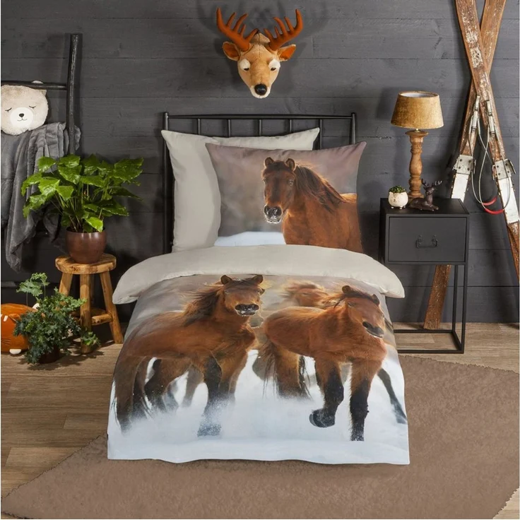 JACK Wendebettwäsche 135x200cm, Pferde Leben, Flanell, 2 teilig, im verschneiten Winterdesign – Bild 2
