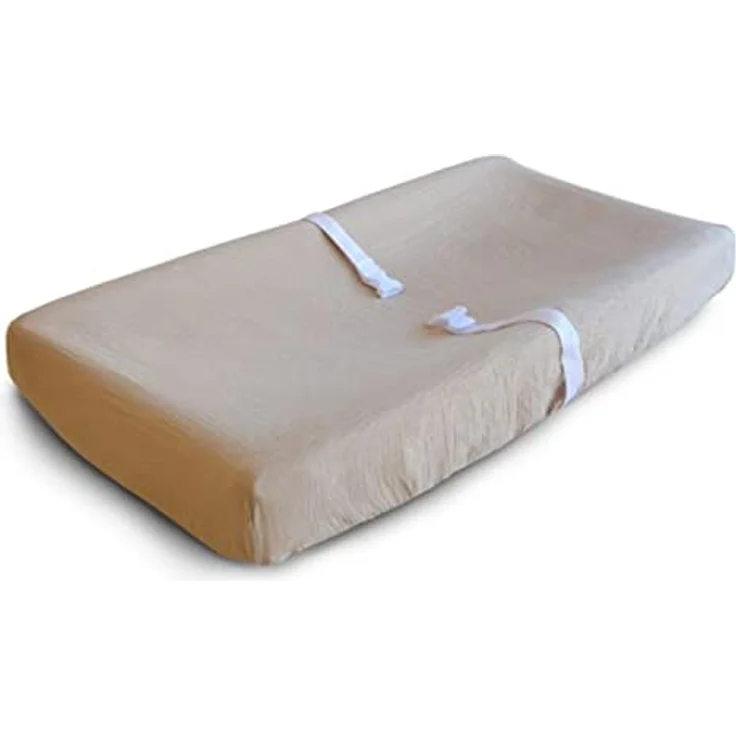 Mushie Waschbar Wickelauflagenbezug | Wickelauflagehbezug 70x45 cm, Passend für Standard-Wickelauflage | Verstellbare Sicherheitsgurte (Pale Taupe) – Bild 2