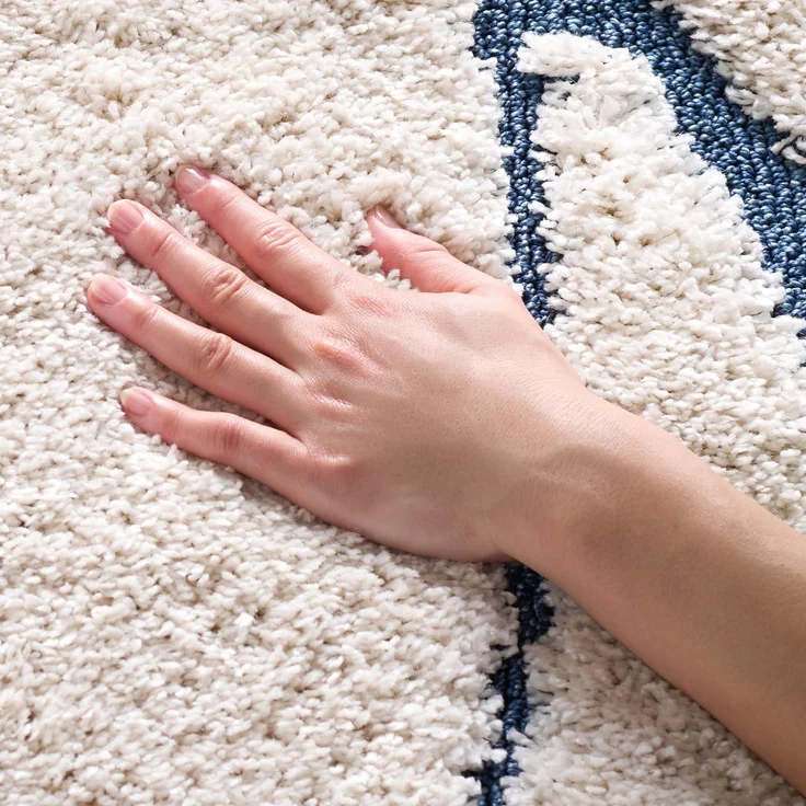 SAFAVIEH Zottelig Teppich für Wohnzimmer, Esszimmer, Schlafzimmer - Florida Shag Collection, Hoher Flor, Creme und Blau, 122 X 183 cm