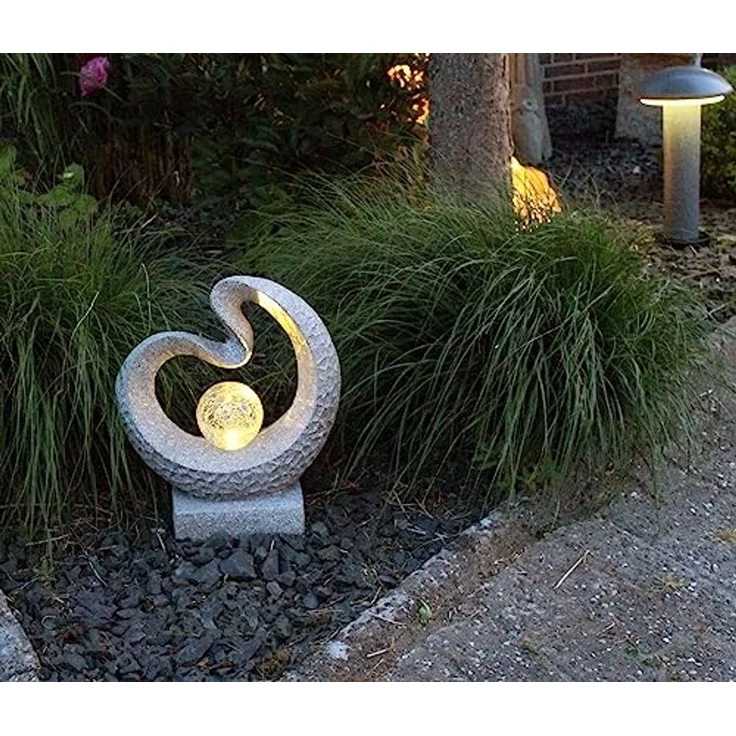 Arnusa LED Solarleuchte Gartenfigur mit Glaskugel Granit-Optik 33,5 x 39 cm, Dämmerungssensor, LED fest integriert, warmweiß, moderne Skulptur – Bild 5