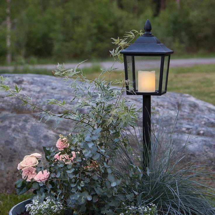 Grablaterne ,Flame Lantern mit LED-Kerze, Batterie und Timer, schwarz, 52cm – Bild 2