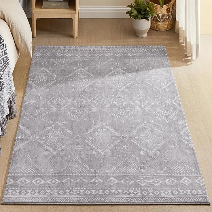 Songmics HOME Teppich, 120x170 cm, Wohnzimmerteppich, Rutschfester Teppich, Kurzflor, flauschig, Dekoration, für Wohnzimmer, Schlafzimmer, maschinenwaschbar, Boho-Stil, Taubengrau – Bild 1