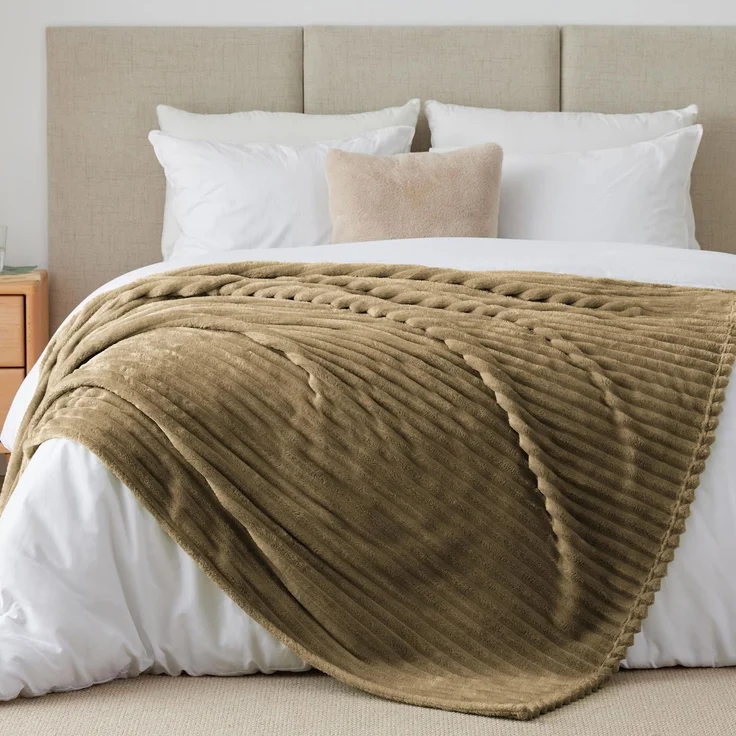 BEDELITE Kuscheldecke Flauschig Decke Extra Groß - weiche Flanell Decken Braun 230x270 für Bett, Deko Streifen Cord Fleecedecke als Tagesdecke für Schlafzimmer, King Blanket Wide Use