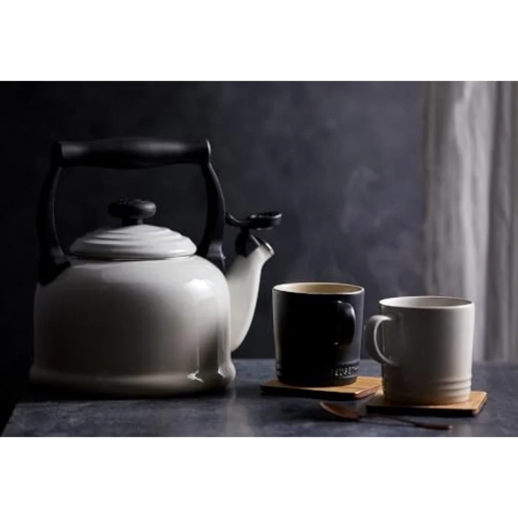 Le Creuset Wasserkessel Tradition Meringue - Creme/Beige – Bild 3