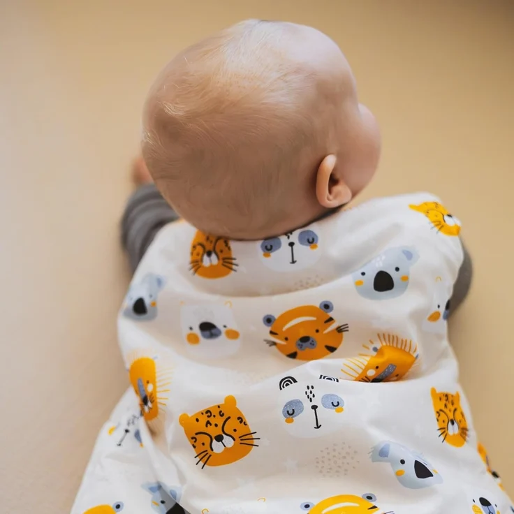 TupTam Ganzjahresschlafsack 2.5 TOG wattiert ärmellos Baby Schlafsack OEKO-TEX, Farbe: Tierköpfe Orange Blau Weiß, Größe: 56-62 – Bild 6