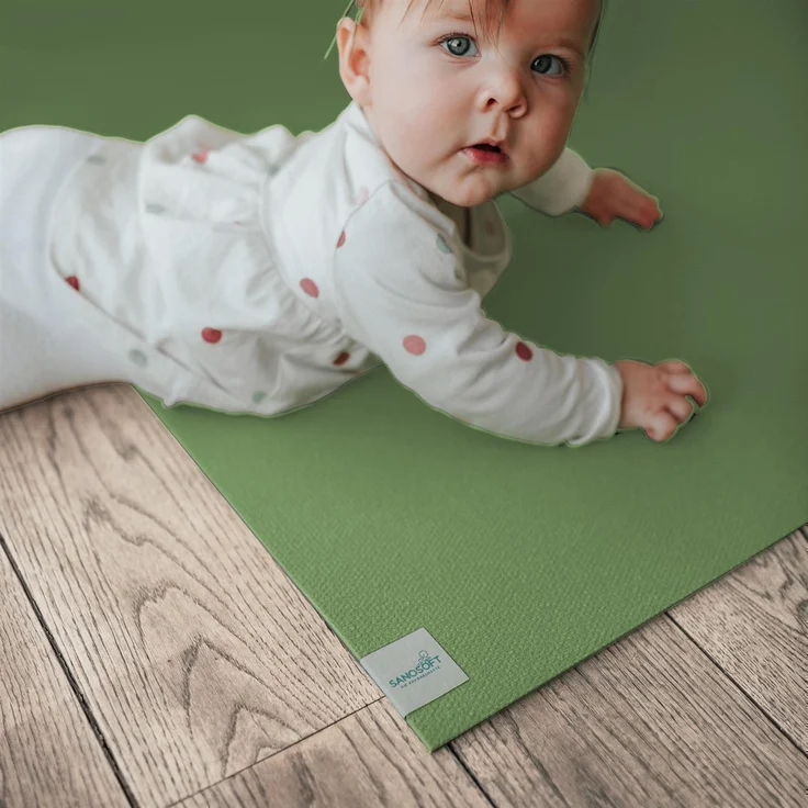 Krabbelmatte Sanosoft 60x100cm Olivgrün | Öko-Tex und in Deutschland produziert - beidseitig rutschfeste Krabbelunterlage – Bild 1