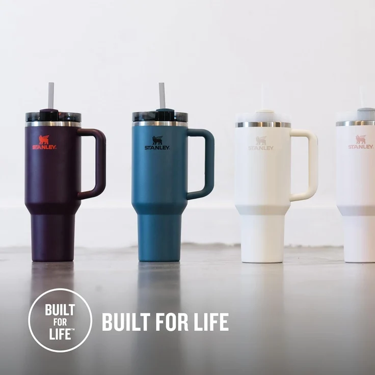 Stanley Quencher H2.0 FlowState Trinkflasche mit Strohhalm 1.2L - Thermobecher Kühlt 11 Stunden - 48 Stunden Eisgekühlt - Spülmaschinenfest - Thermosflasche BPA Frei - Kaffeebecher To Go - Blue Spruce – Bild 6