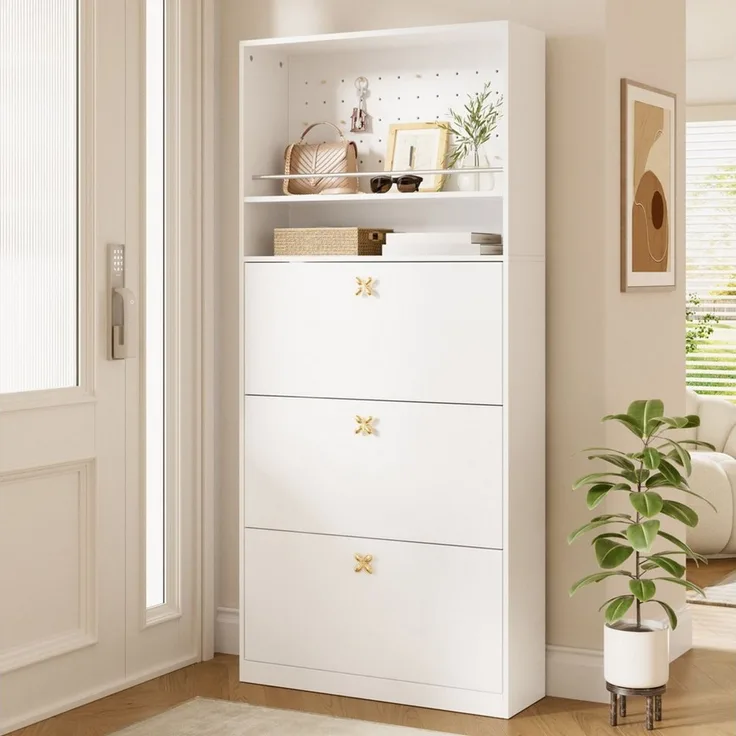 Flieks Schuhschrank Schuhkommode mit Lochwand, 3 Klappen und 2 offenen Ablageflächen (für ca. 12-18 Paar Schuhe, B80×H178,5×T24 cm, 1-St, Flurschrank mit verstellbarer Einlegeböden) Schuhregal Schuhkipper mit goldfarbenen Kleeblatt-Griffen Weiß