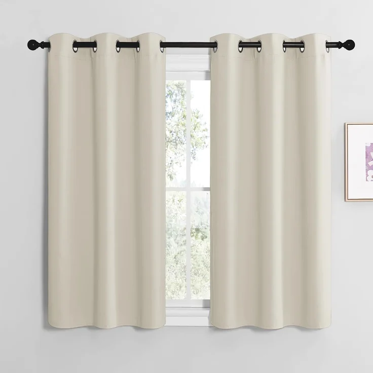 NICETOWN Kurze Verdunklungsvorhänge Beige mit Ösen 2er Set H120 x B107 cm Hellbeige, Blickdichter Vorhang für Küche/Schlafzimmer Fenstergardinen Modern Thermal Curtains