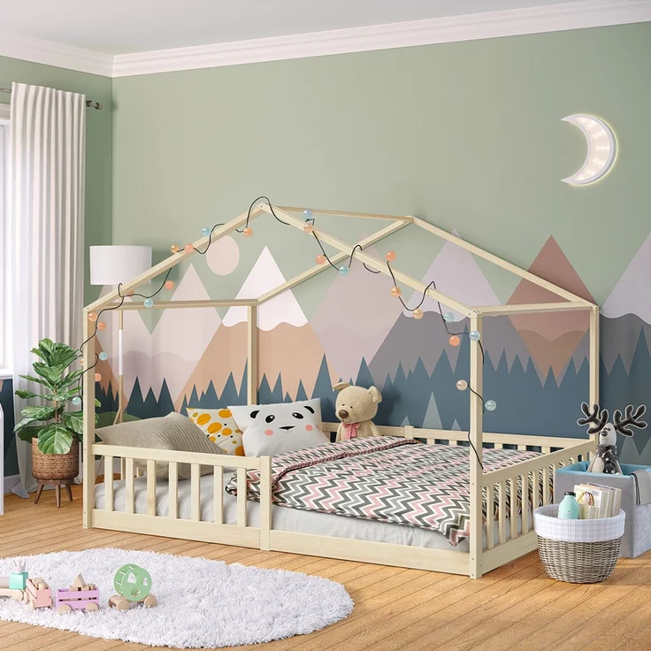 Bellabino 'Bia' Hausbett 140x200 cm, natur, Kiefer Massivholz, Bodenbett in Hausoptik, Montessori Kinderbett mit Rausfallschutz und Lattenrost – Bild 1