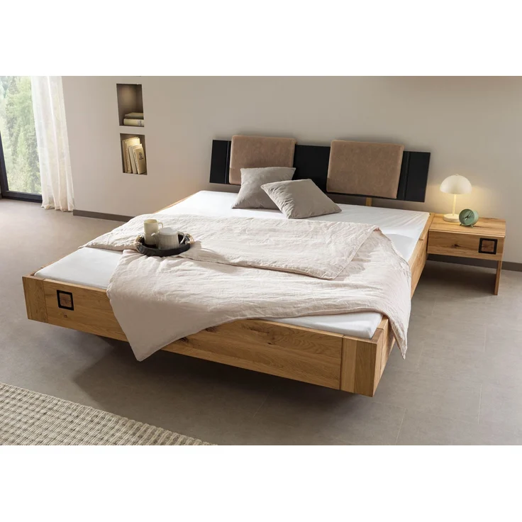 Bett inkl. Nachttisch rechts und Kopfteilkissen taupe Wildeiche 160x200x86 natur geölt/lackiert KITZBÜHEL #261 – Bild 2
