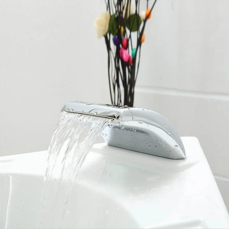 XXL Luxus LED Whirlpool Badewanne 135x135 cm +Heizung +Ozon+ Radio 14 Düsen – Bild 9