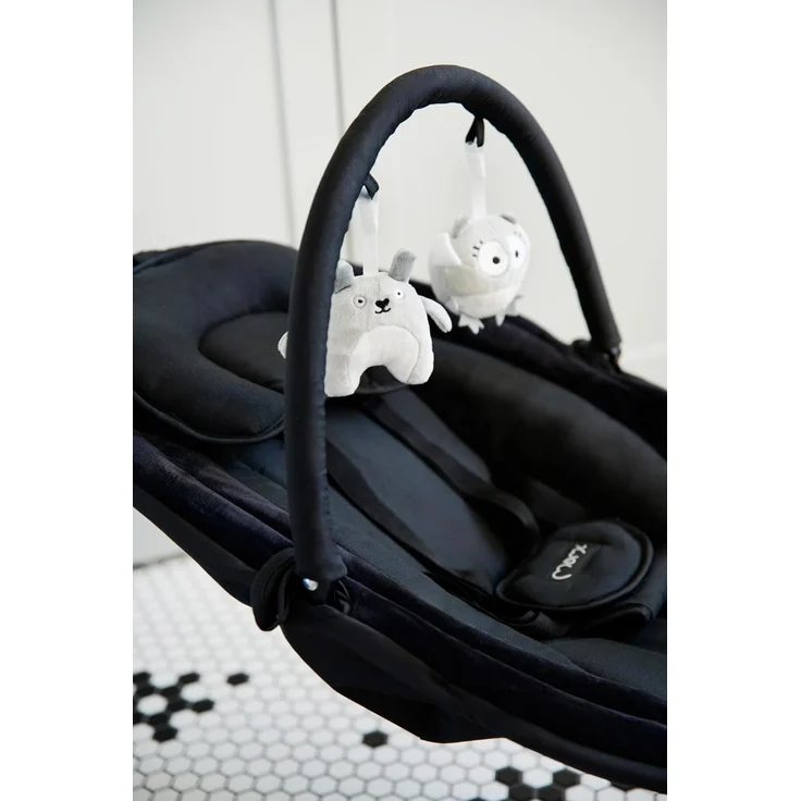 MoMi KENANI ONYX Babywippe für Babys bis 9 kg, mit LED-Display, Fernbedienung & Bluetooth für Smartphone, Batterie- oder Stromanschluss, mit 5-Punkt-Sicherheitsgurt, Bügel und Spielzeug – Bild 12