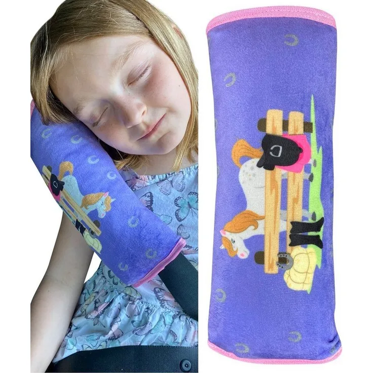 HECKBO Schlafkissen Auto Schlafkissen Bauernhof Pferd Motiv für Kinder Mädchen Jungen - maschinenwaschbar – kuschelweich - Auto Gurtkissen, Gurtschoner, Gurtschutz Sitzerhöhung, Auto Kissen, Reisekissen, Urlaub