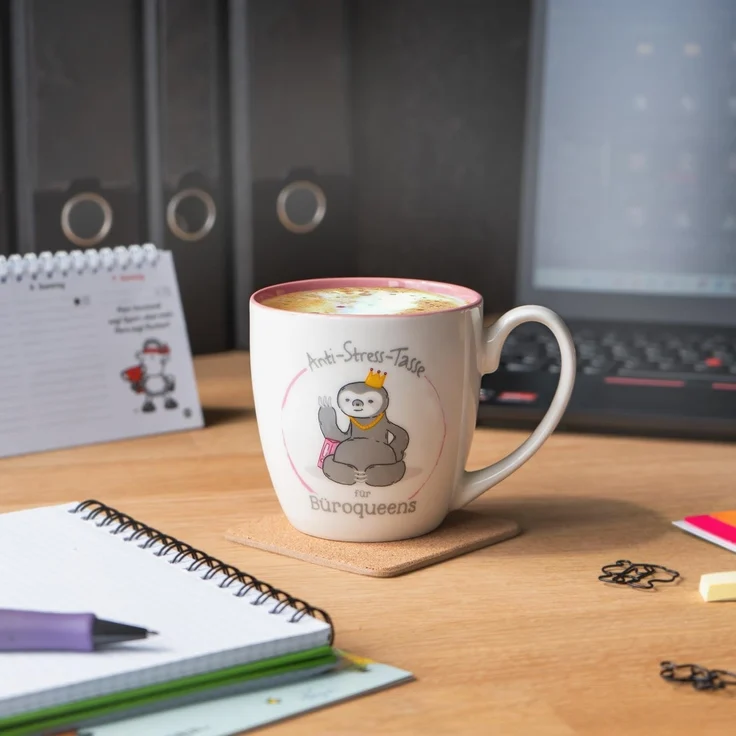 GRUSS & CO Anti-Stress-Tasse Motiv "Büroqueen" | Tasse mit Spruch, 45 cl, New Bone China | Geschenk Kollegin | 45488 – Bild 2