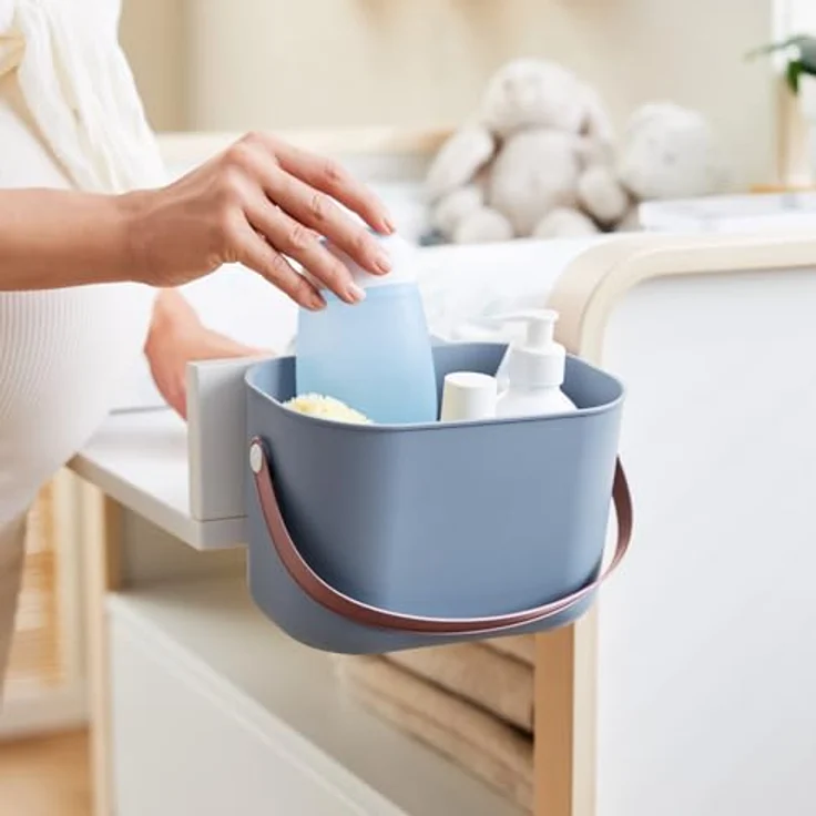 Rotho Babydesign Wickeltisch-Organizer YUMA- aus recyceltem Kunststoff, hygienisch & umweltfreundlich – mit Deckel & Tragegriff, blau 3,2 Liter – Bild 3