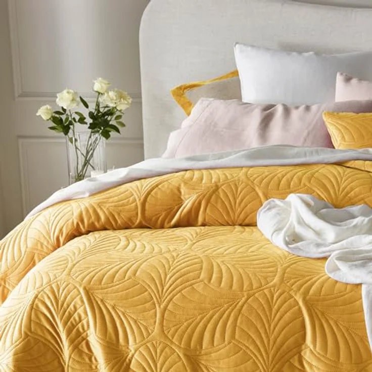 ROOM99 Feel Elegante Tagesdecke in Senf 200x220 cm Vielseitige Wohndecke als Bettüberwurf oder Sofaüberwurf Überwurfdecke für Bett und Sofa Steppdecke Stil Ideal als Bedspread Velvet Samt – Bild 5