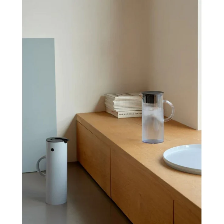 Stelton EM77 Kanne mit Deckel 1,5 L Smoke – Bild 2