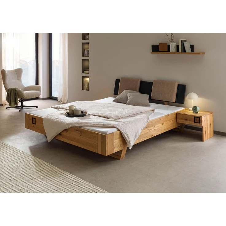 Bett inkl. Nachttisch rechts und Kopfteilkissen taupe Wildeiche 200x200x86 natur geölt/lackiert KITZBÜHEL #263 – Bild 3