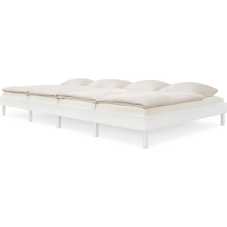 Ehrenkind Holzbett Plano, Modulares Familienbett, FSC® Zertifiziert (Familienbett, 360x200 cm, aus massivem Kiefernholz, weiß lackiert, modular erweiterbar mit Zubehör und weiteren Plano Betten), 2‑in‑1 Höhe (Bodenbett oder Standard) – Bild 1