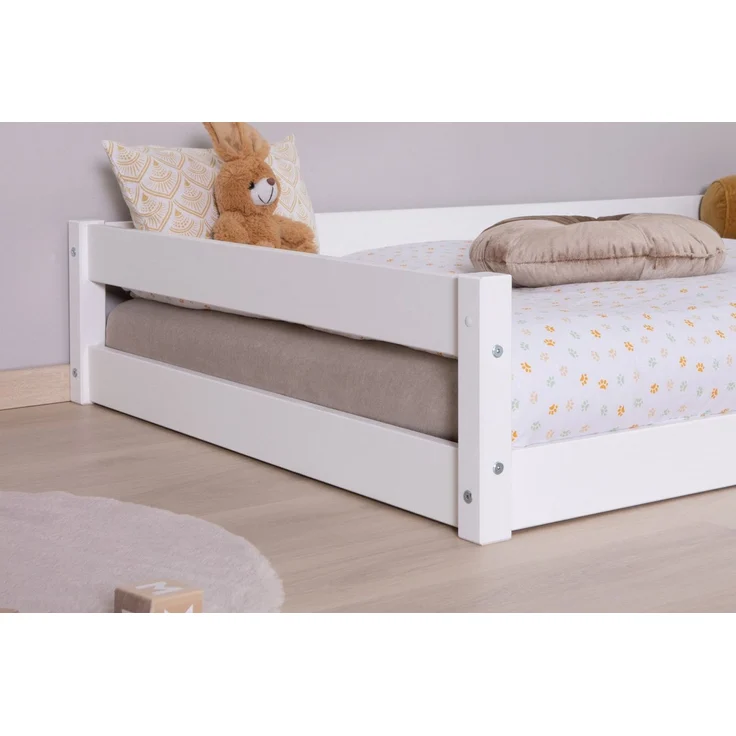 Ticaa Kinderbett Emi Hausbett Bodenbett mit Rausfallschutz 150kg (aus Kiefer Massivholz), inkl. stabilem Roll-Lattenrost, Weiß – Bild 3