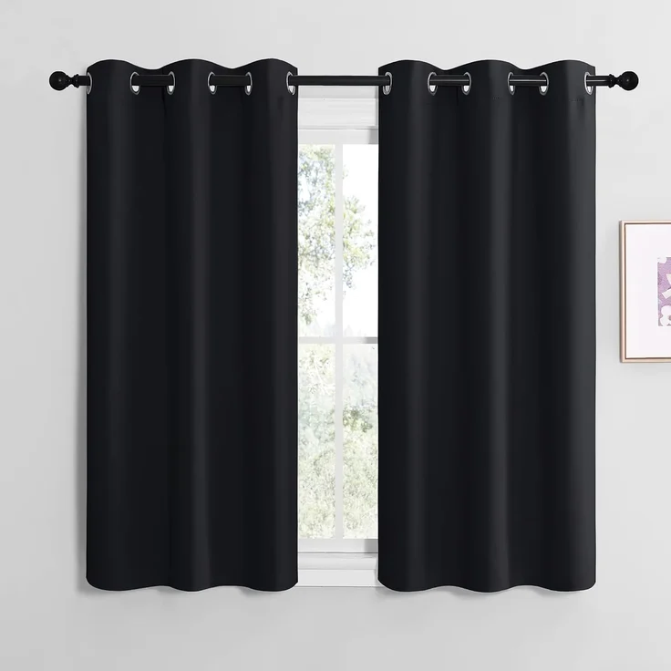 NICETOWN Blickdichte Kurze Gardinen mit Ösen für Schlafzimmer 2er Set H137 x B107 cm, Vorhang Schwarz Thermovorhang Kälteschutz Modern Vorhänge Wohnzimmer Verdunkelungsvorhang