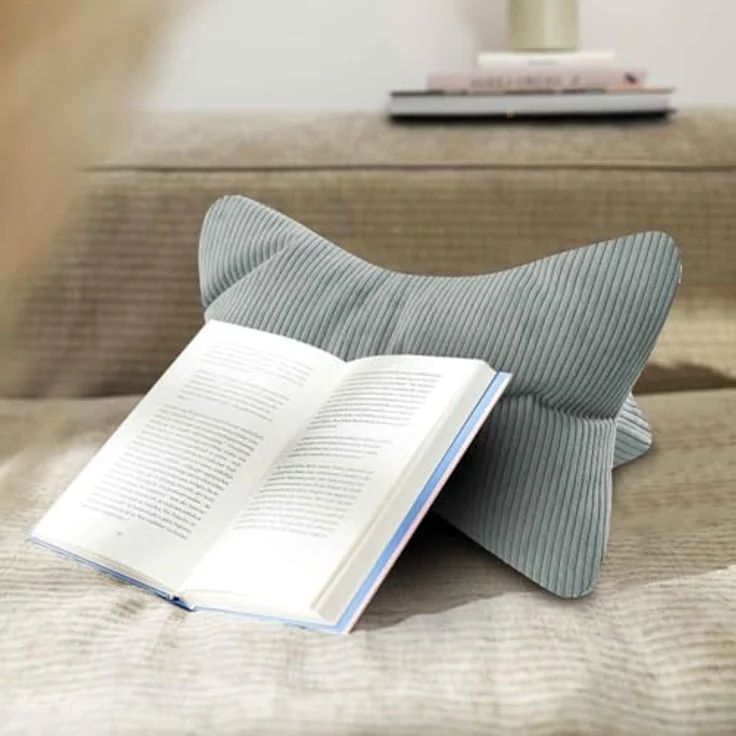 MAGMA Leseknochen INGA, Cord Look, Farbe Natur, 42cm x 22cm, ergonomische Form für Nacken- oder Lendenstütze, Flexible Stütze für Bücher, E-Books oder Tablets – Bild 3