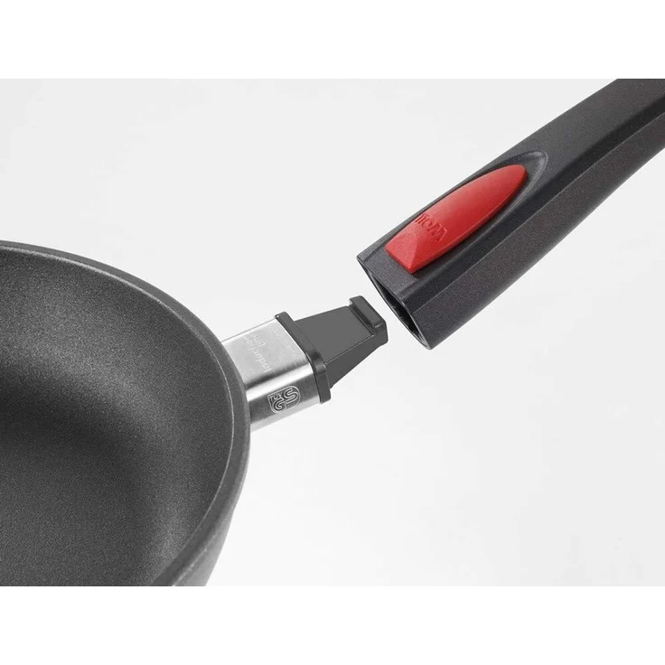 WOLL Titanium Nowo Induction Sauteérpfanne mit abnehmbarem Griff, Ø 24 cm x ca. 7 cm (2,5 l), Aluminium-Handguss mit Titan‑Hartversiegelung, alle Herdarten inkl. Induktion, spülmaschinen‑ & backofenfest bis ca. 250 °C – Bild 3