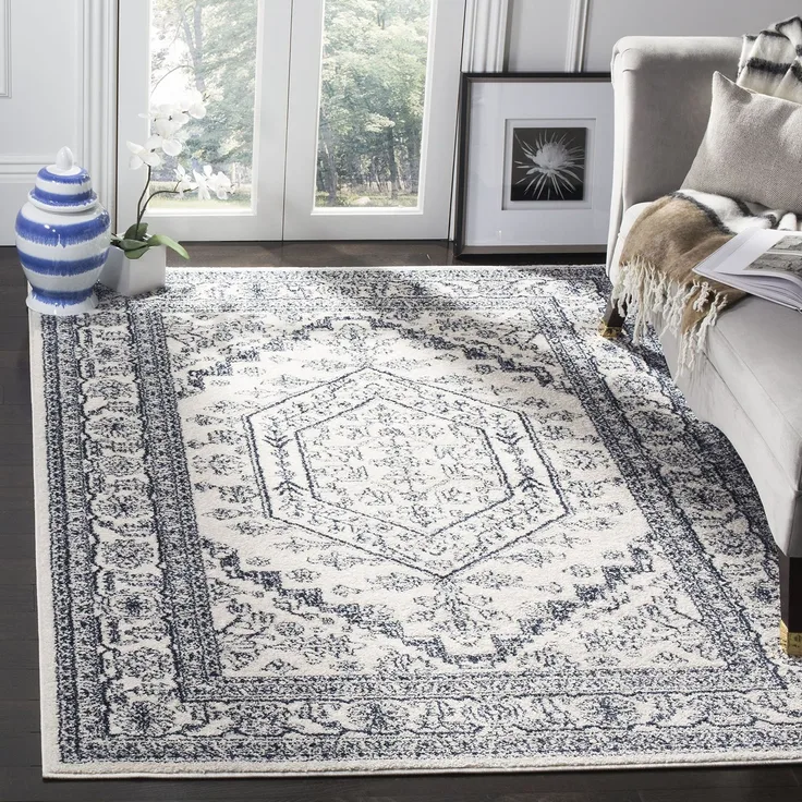 SAFAVIEH Traditionell Teppich für Wohnzimmer, Esszimmer, Schlafzimmer - Adirondack Collection, Kurzer Flor, Elfenbein und Marineblau, 155 X 229 cm