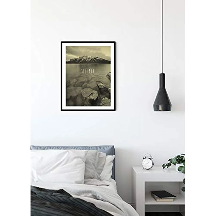 Komar Wandbild Word Lake Silence Sand, Premium-Poster 50 x 70 cm, fotorealistische Druckqualität, ohne Rahmen, ideale Dekoration für Wohnzimmer und Schlafzimmer – Bild 3